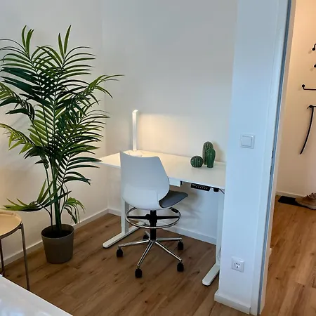 Stilvolles City-apartment Mit Suedbalkon & Tiefgarage