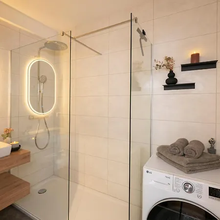 Stilvolles City-apartment Mit Suedbalkon & Tiefgarage Daire