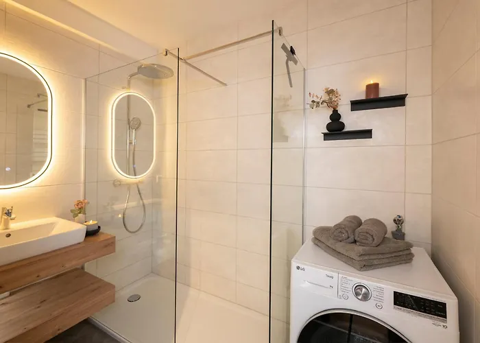 Stilvolles City-apartment Mit Suedbalkon & Tiefgarage Apartman