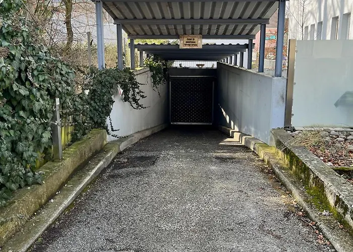 Stilvolles City-apartment Mit Suedbalkon & Tiefgarage Apartman