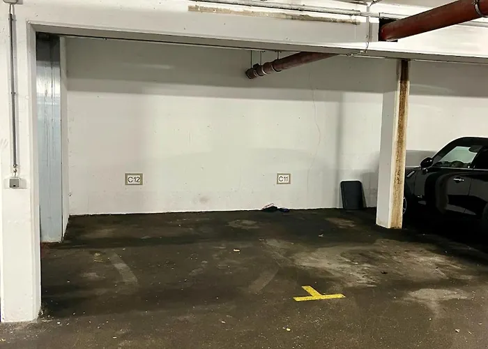 Stilvolles City-apartment Mit Suedbalkon & Tiefgarage Apartman